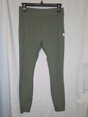 Vuori Granite Pocket Legging in Sage Green - Size M